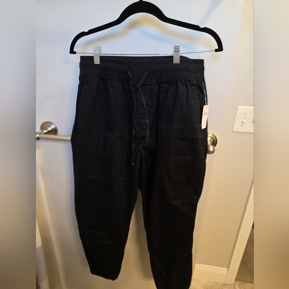 GAP Women's Black Linnen Jogger with Elastic Waistband and Tapered Ankles